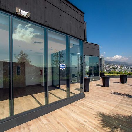 Hampton By Hilton Quito La Carolina Park Hotel Exterior foto