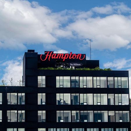 Hampton By Hilton Quito La Carolina Park Hotel Exterior foto