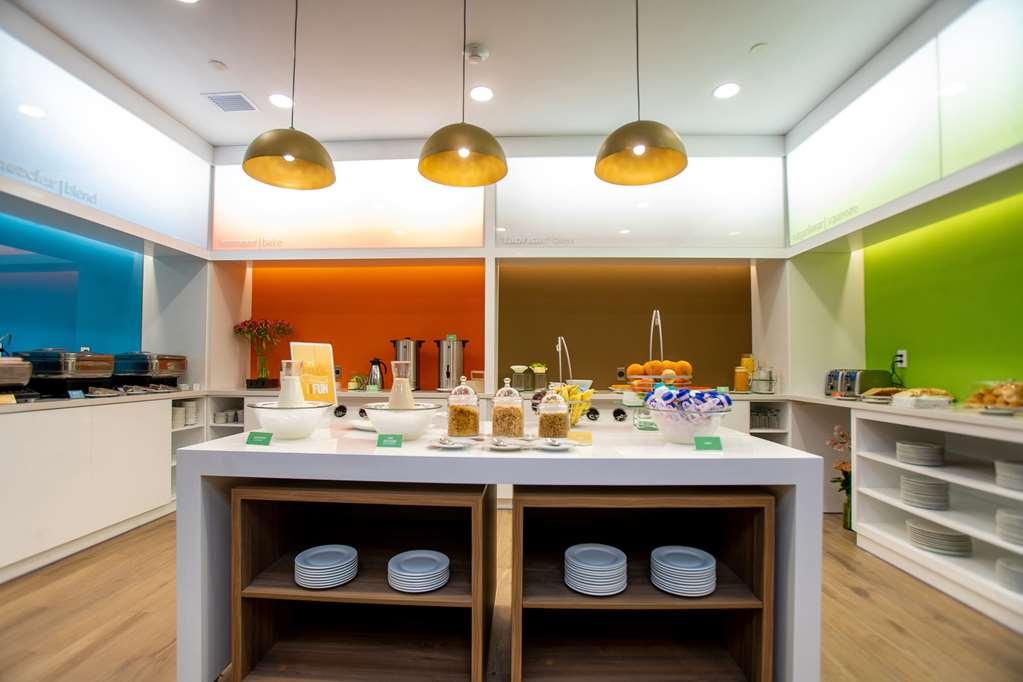 Hampton By Hilton Quito La Carolina Park Hotel Restaurante foto
