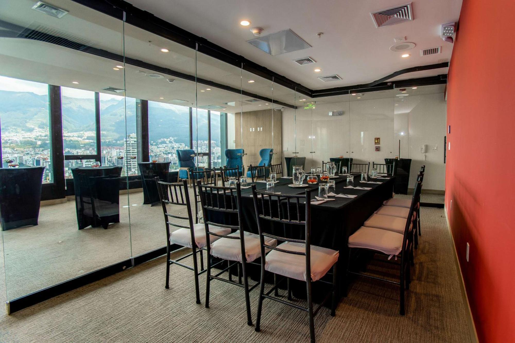 Hampton By Hilton Quito La Carolina Park Hotel Exterior foto