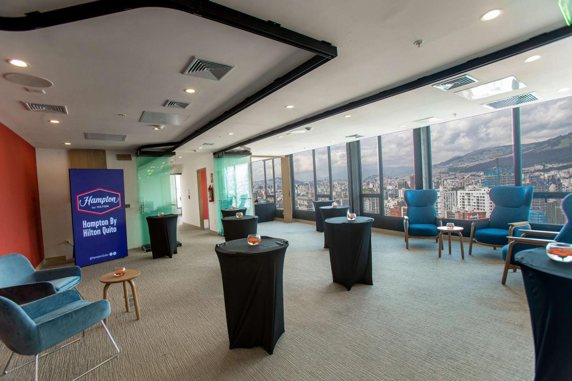 Hampton By Hilton Quito La Carolina Park Hotel Exterior foto