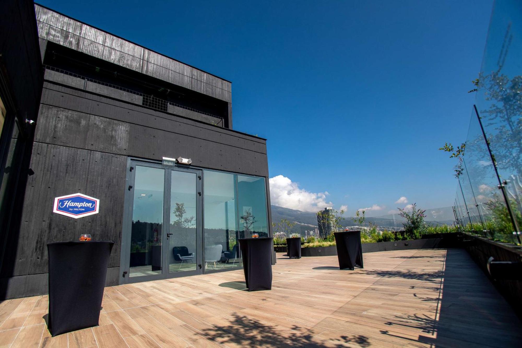Hampton By Hilton Quito La Carolina Park Hotel Exterior foto