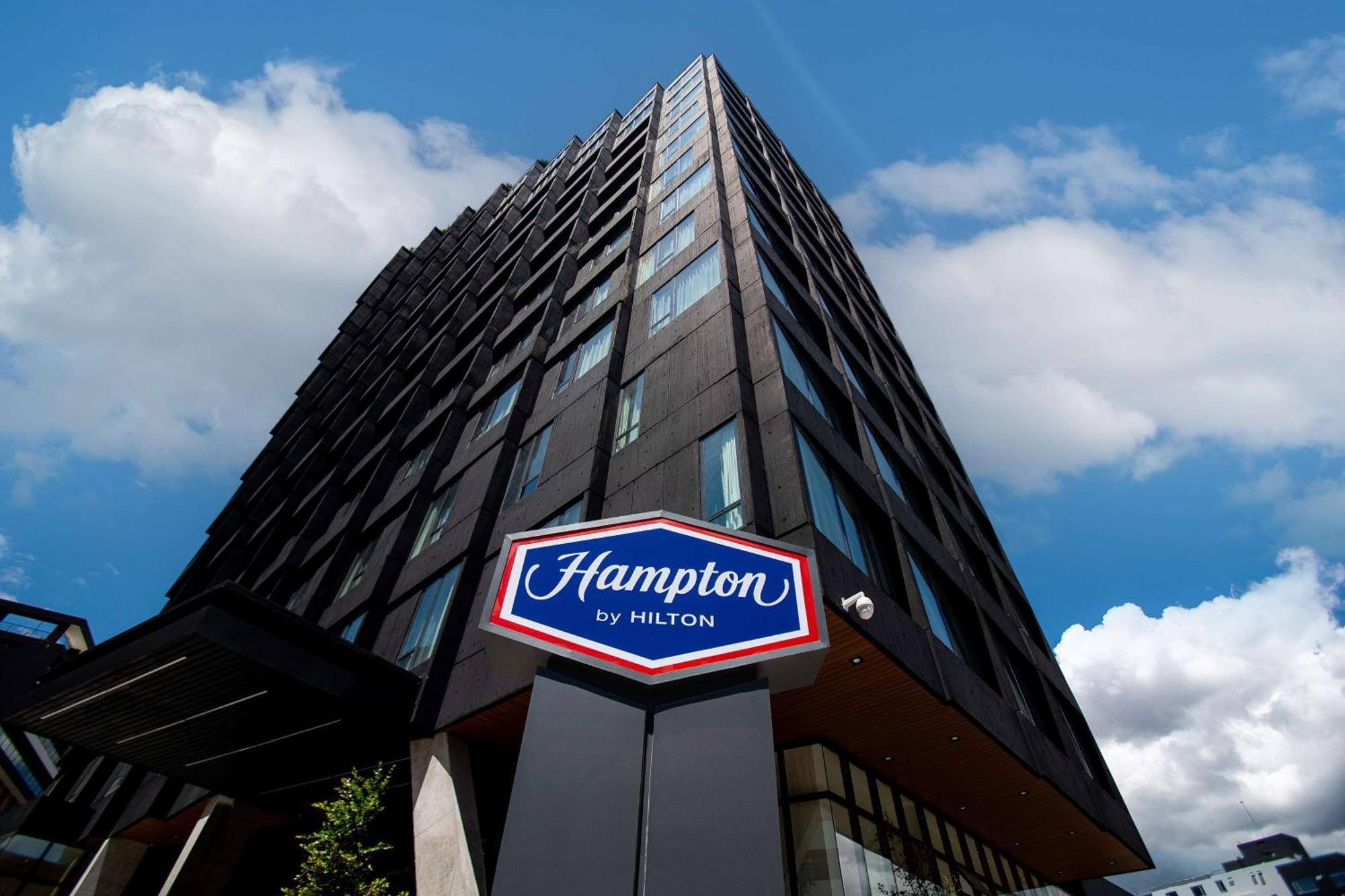 Hampton By Hilton Quito La Carolina Park Hotel Exterior foto