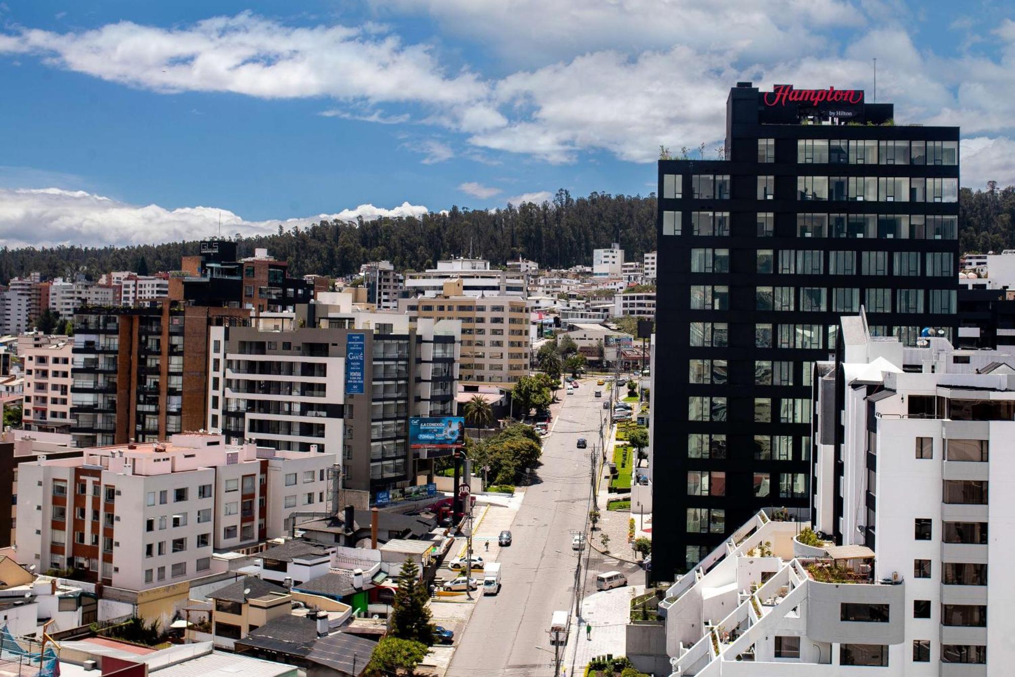 Hampton By Hilton Quito La Carolina Park Hotel Exterior foto
